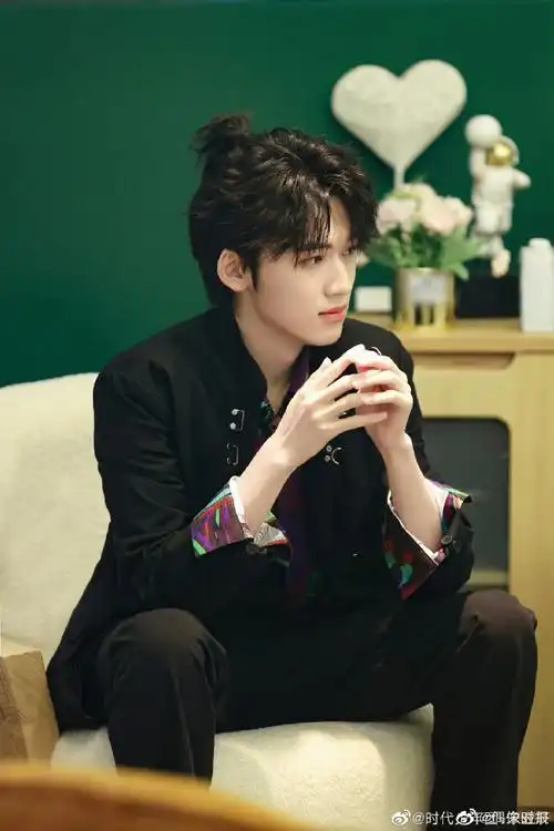 田震点赞宋亚轩个人单曲预告