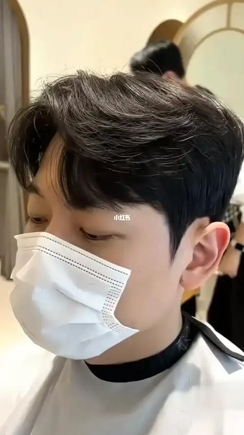 高额头男士一定要烫 韩式中分纹理烫帅气又自然 | 男生韩式发型