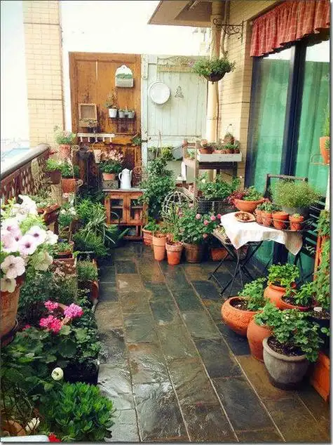 阳台休闲小花园效果图(阳台休闲布置效果图图片)