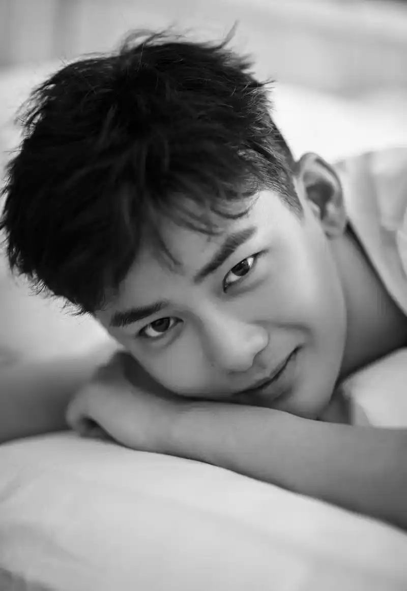 熊梓淇图片熊梓淇黑白写真图片