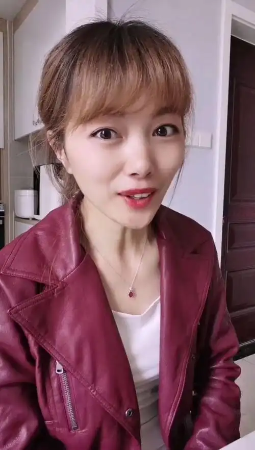 王妹妹平时除了带娃儿,近喜欢玩段子,不喜勿喷哈[偷笑][偷笑][偷笑]