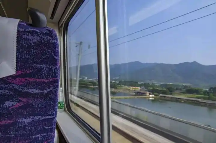 想一路看风景,挑选一个靠窗的座位?