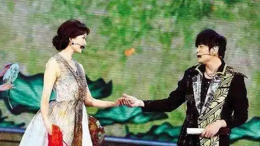 其实不仅是春晚,北京电视台的小品,林志玲和宋小宝也一起携手演出