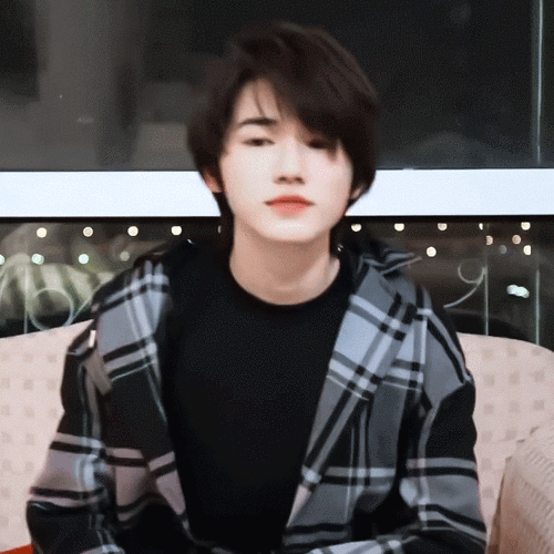 宋亚轩内娱独一份少年感海胆头