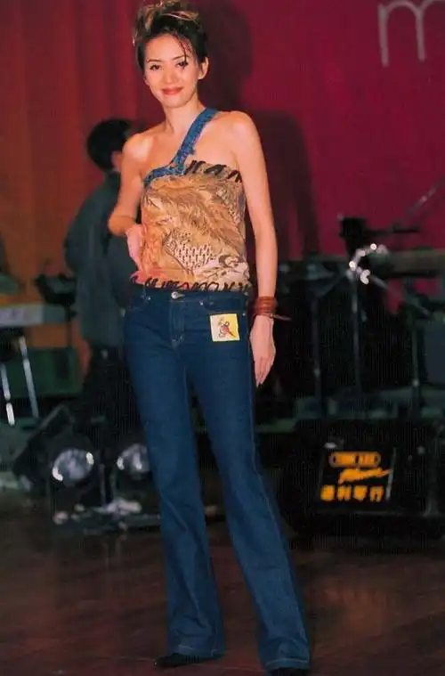 《梅艳芳》传记片不够狠?梅姐百变时尚形象进化史,天生女帝气质