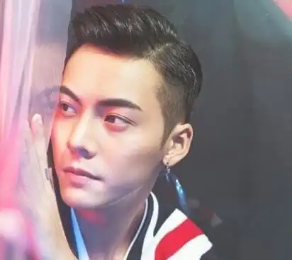 最新陈伟霆三七分发型陈伟霆37分发型怎么弄2