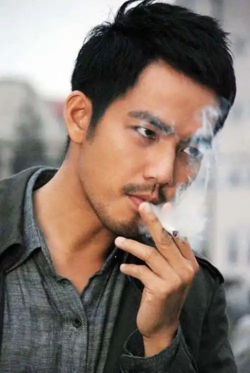 男明星们留胡须后长啥样?林志颖瞬间变老,吴亦凡无法形容!