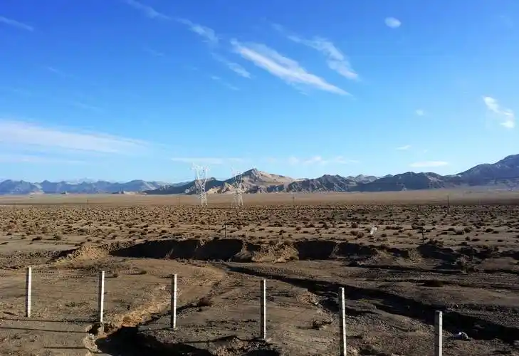 穿越沙漠戈壁和无人区 探秘神奇的柴达木盆地_手机搜狐网