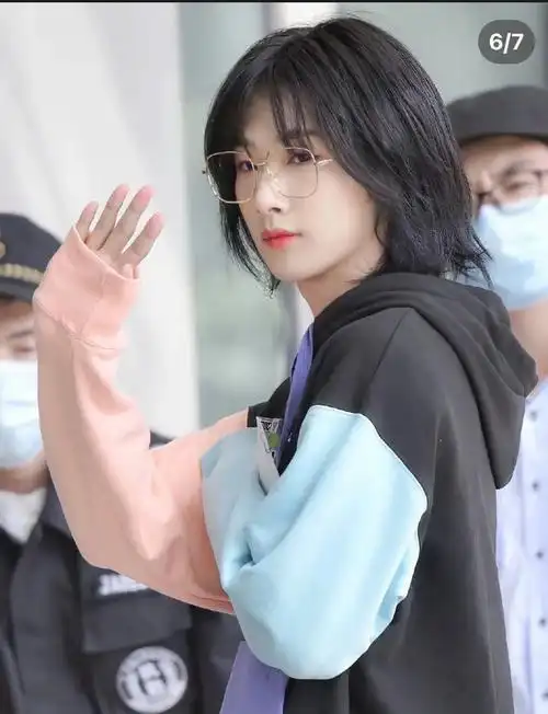 关于和胡烨韬浅共用脸的那些图