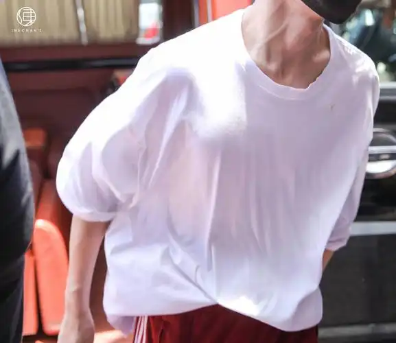 易烊千玺名品胸肌 荷尔蒙炸裂的撩人少年