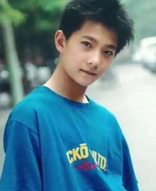 杨洋从小就帅,肖战小时候也帅,成毅厉害了|李现|军训|黄景瑜|战争法