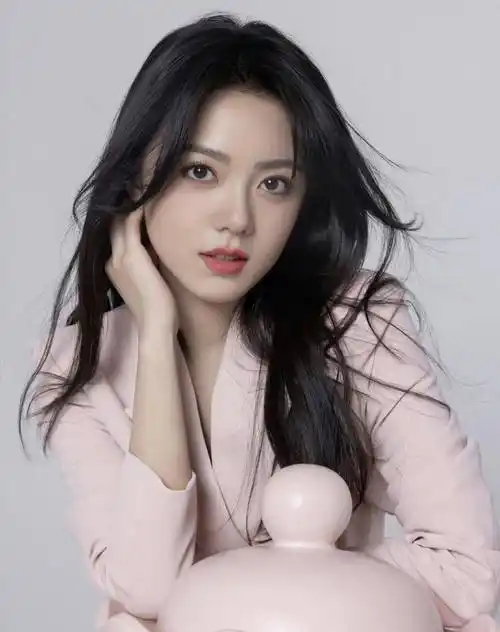 女星赵今麦时尚写真:青春靓丽,清纯美丽