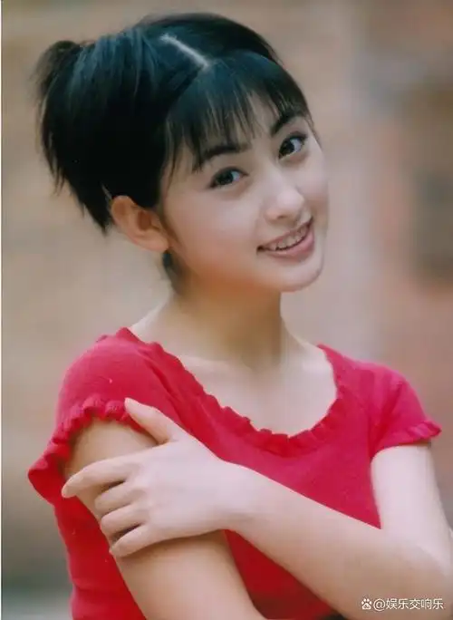 她是军艺校花,被大25岁张铁林抛弃后,嫁著名"坏蛋"生子获幸福