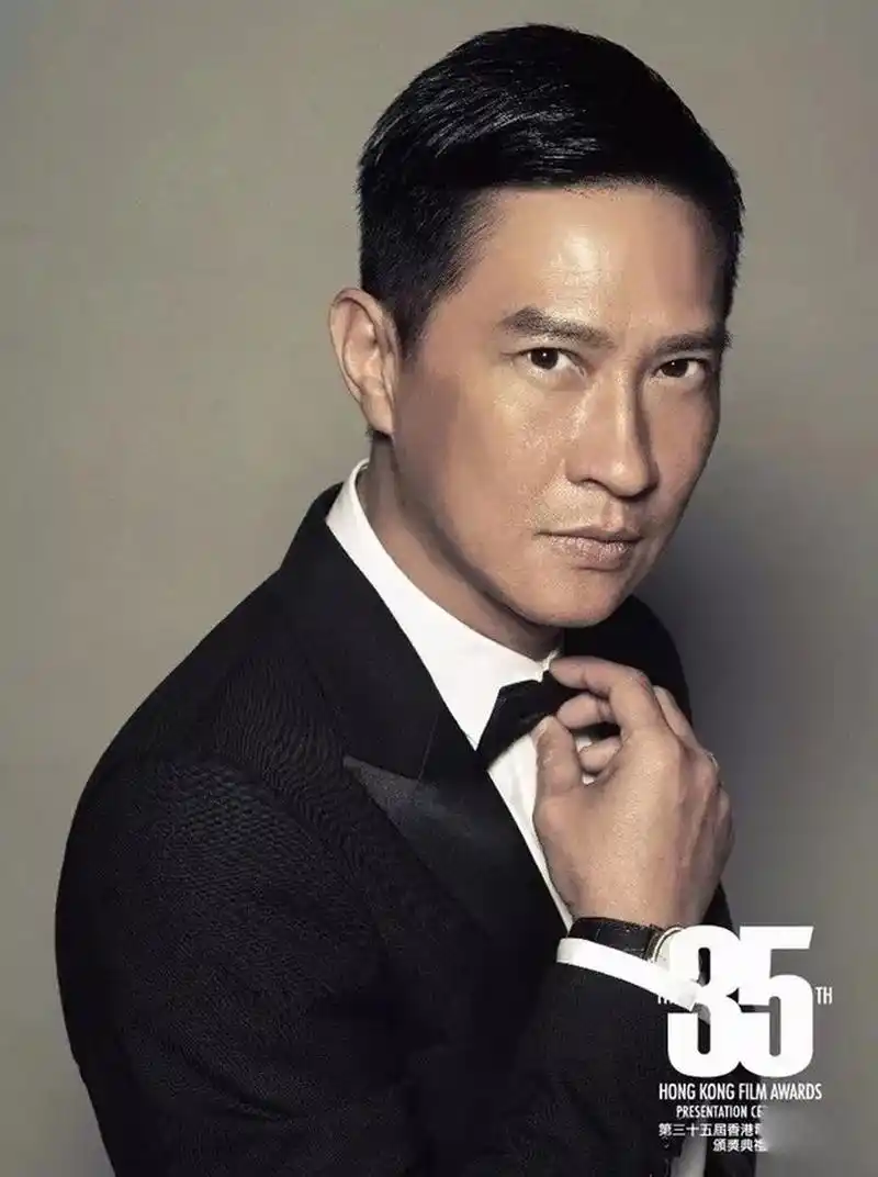 张家辉是大器晚成的一个典型,他的成功是一个可以拍电影的励志故事.