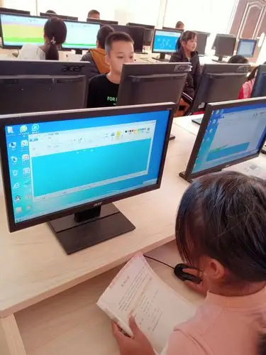 四年级电脑课《有趣的图画 》