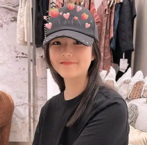 李湘晒女儿近照庆祝儿童节 王诗龄瘦身后淑女范儿十足