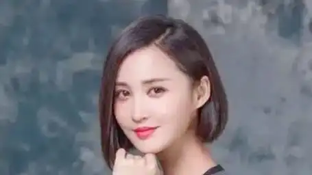 中国内地著名女演员张歆艺,凭借精湛演技与独特魅力,赢得了广大观众的