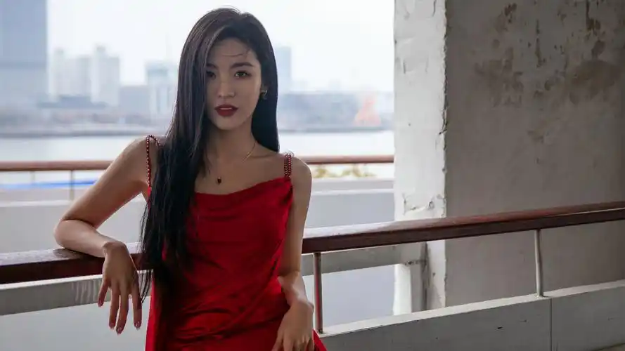 长发红色裙子美女孙芮壁纸