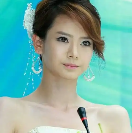 戚薇整容前后对比照,看到当初的她粉丝"痛心",不是我们的7哥