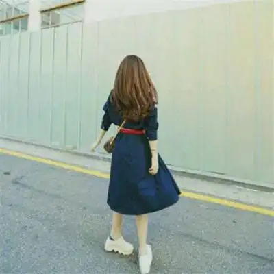 女生背影霸气头像超拽轻狂