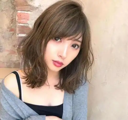 今年流行发型(2018中长发最新发型女)_捷讯网