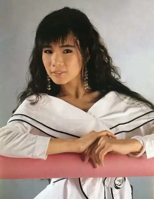 凭《粉红色的回忆》爆红,28岁嫁给粉丝,韩宝仪为何销声匿迹了?