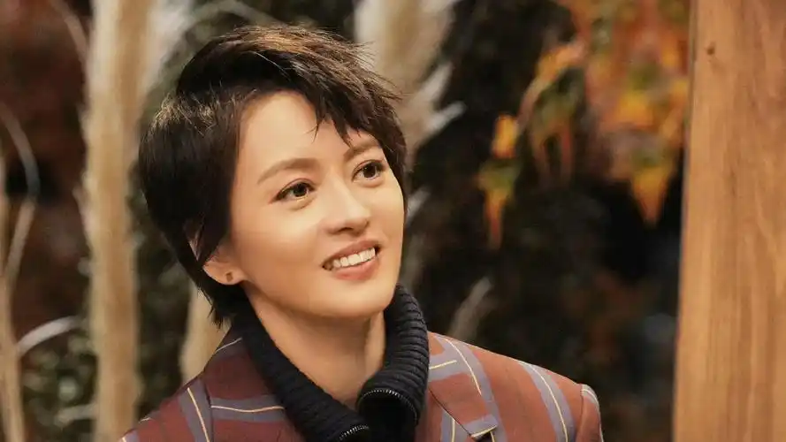 梁咏琪演唱会庆生一家三口同框温馨满满3月25日梁咏琪的演唱会现场