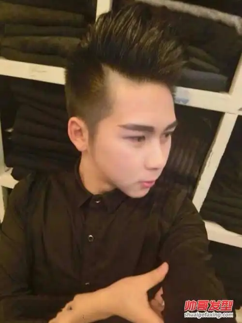 男生偏分发型图片 宽脸男生最好看的偏分短发发型(5)