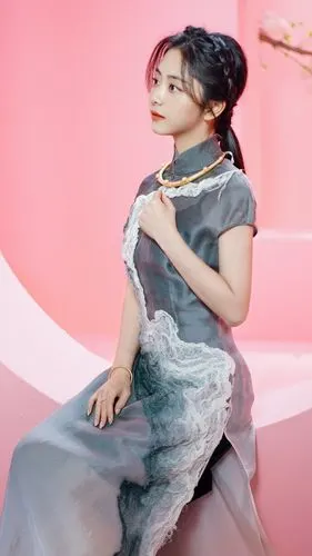 谭松韵穿抹胸公主裙乖巧捧脸可爱十足旗袍造型温婉可人676767