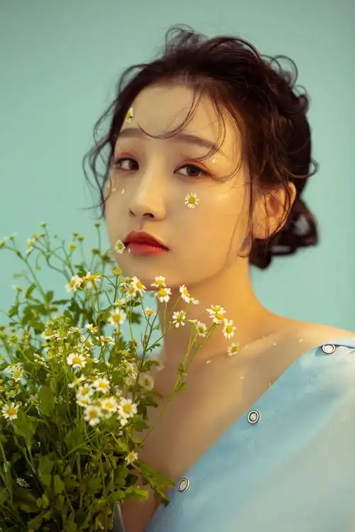 甜甜化妆造型师的化妆造型作品《个人写真|鲜花系列》