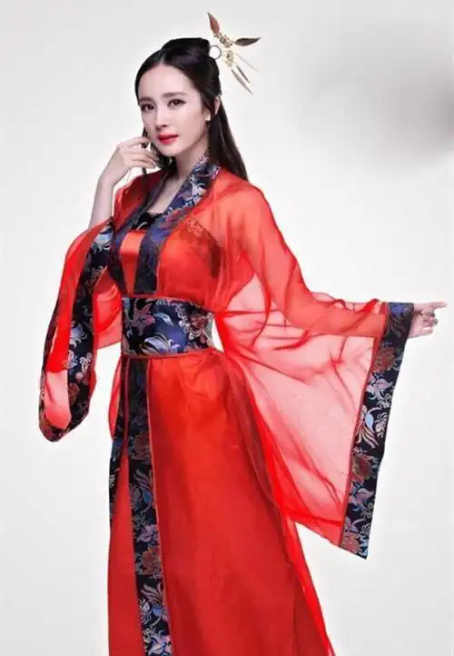 杨幂穿透明的抹胸古装还扭来扭去网友b一点也看不出是31岁b