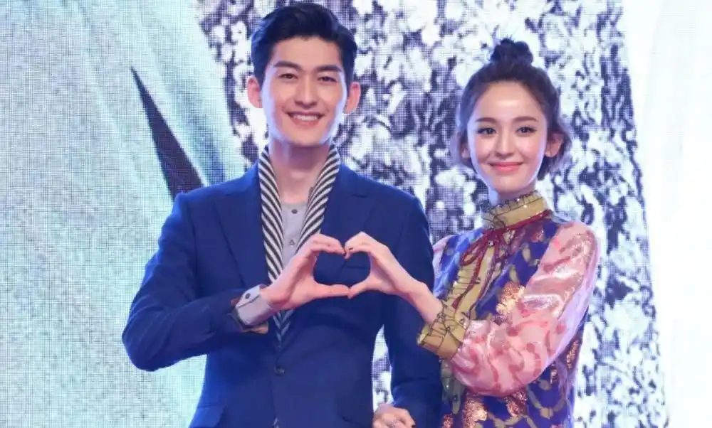 张翰还和娜扎有过一段爱情,不过这段感情却遭到了许多争议,尤其是郑爽