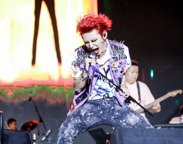 被造谣嗑药小鬼王琳凯的空气吉他引发争议