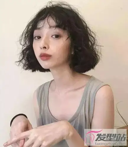 短发烫什么卷好看小卷烫发显发量超瘦脸