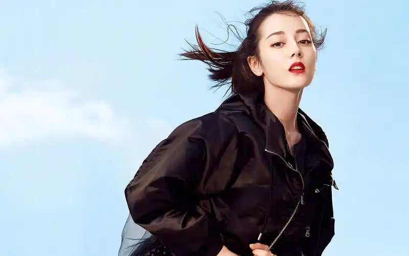 美女明星迪丽热巴时尚壁纸当红人气小花胖迪