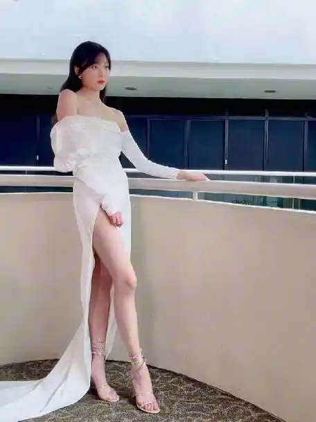 孙千行李#孙千白玉兰盛典造型,这个腿又长又白又直,太绝了潇骑校尉