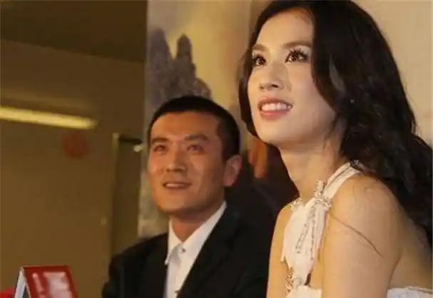 从3万到2亿,从"笑话"到"神话",为爱撒谎8年的黄圣依_杨子_小时_家境