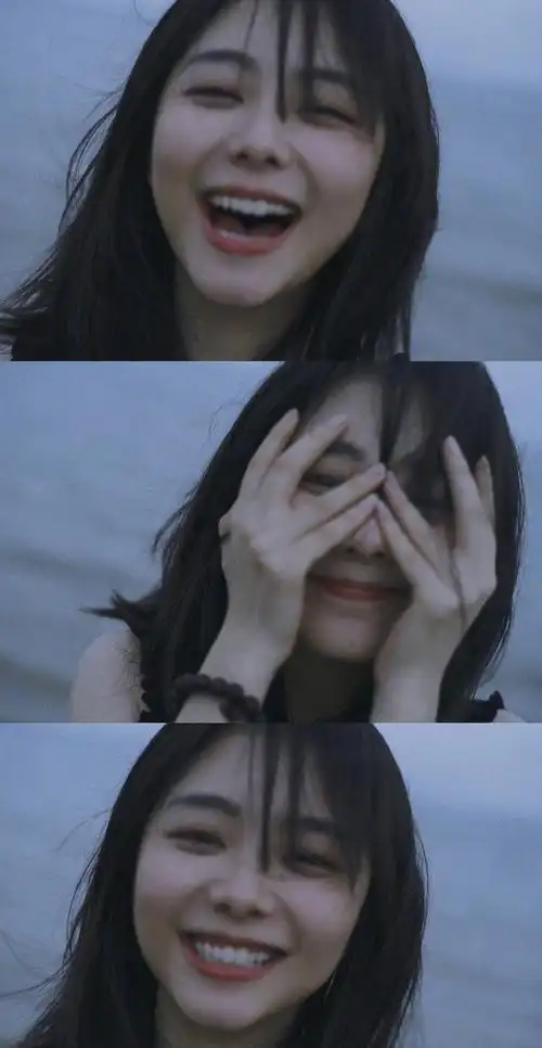 谭松韵晒听海九宫格 嘟嘴卖萌对镜微笑元气满满