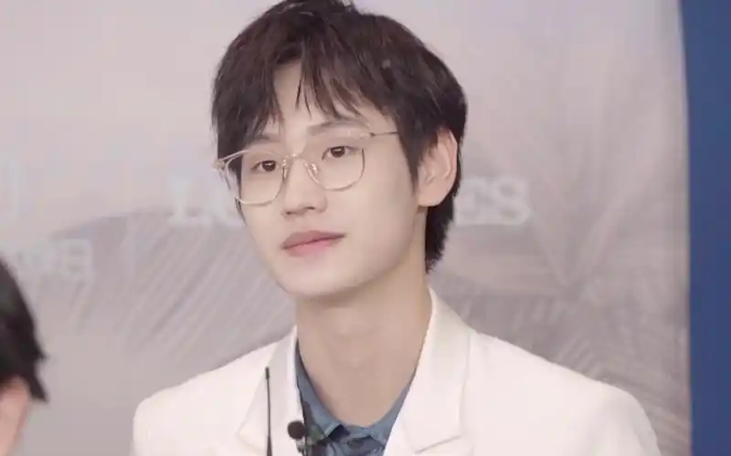 【ak刘彰】ak说他的灵感来源于生活(谈心社采访cut)_哔哩哔哩_bili