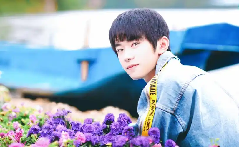 桌面 易烊千玺 - 堆糖,美图壁纸兴趣社区