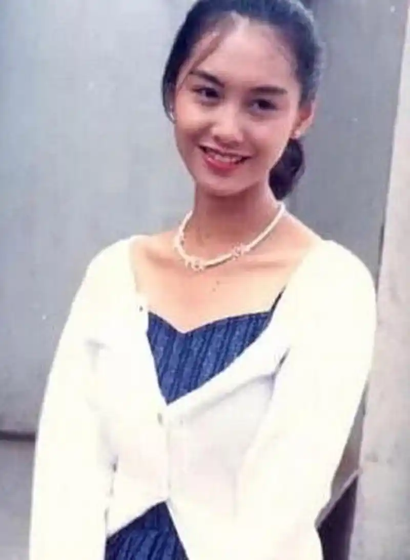 有网友球迷,朱茵小时候漂亮