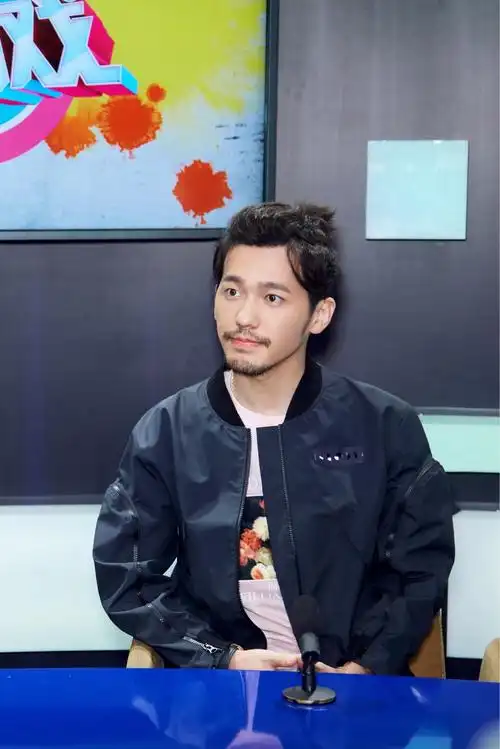 白宇暖苏范儿写真来袭 小辫儿胡须"撩力"满分