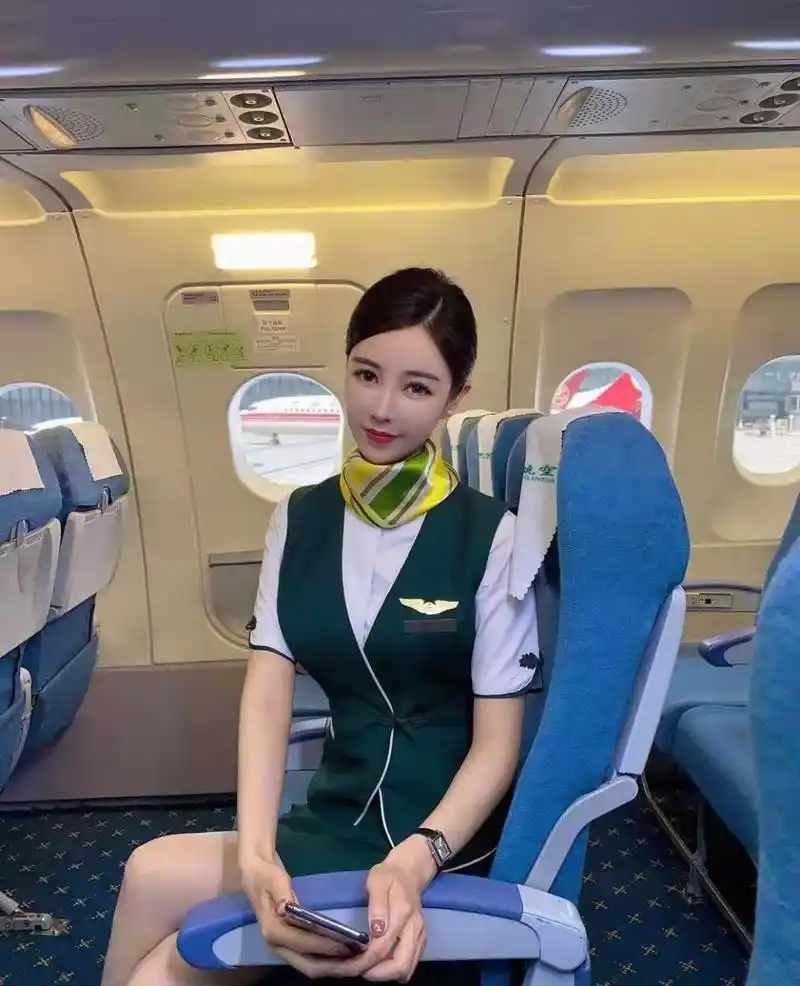 北京春秋航空 空乘小姐姐高锁儿172cm