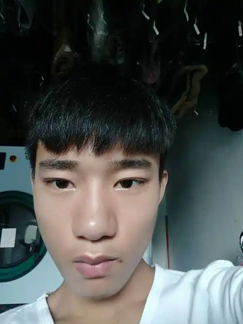 像我这样鼻子又大又圆的男生留圆寸好看么?