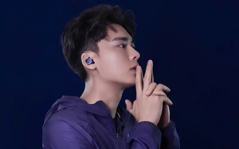 帅气清新李易峰壁纸_简单运动风的帅气