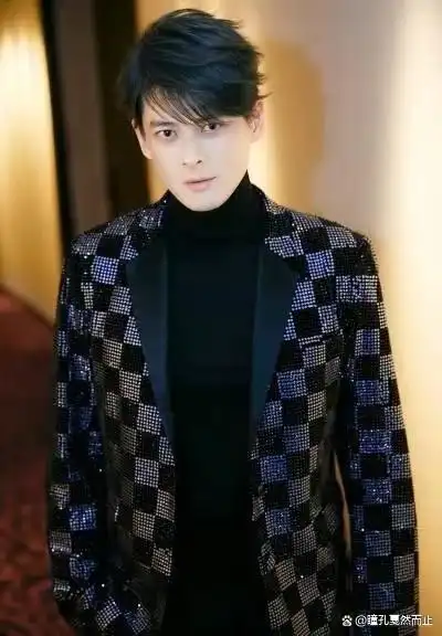 一说到台湾的甜剧,肯定是有郭品超的一席之地,不知道当时是多少个女孩