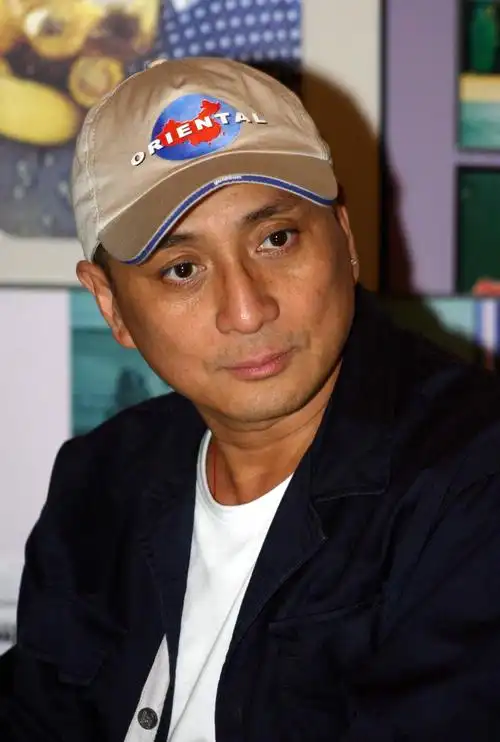 汤镇业个人资料简介:50岁迎娶25岁小娇妻,一生6个子女,65岁依然在影视