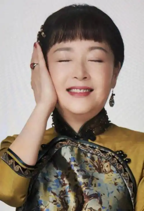 62岁恬妞近况曝光,至今仍孤身一人,曾被骗婚当三房遭丈夫不忠诚