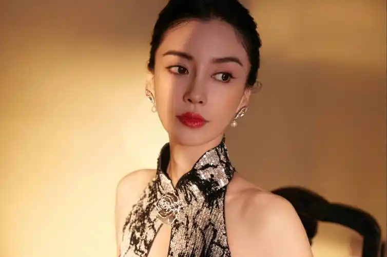 张艺兴粉发鹿晗,杨紫家发刘学义,热巴被误伤_杨颖_孙怡_陈伟霆