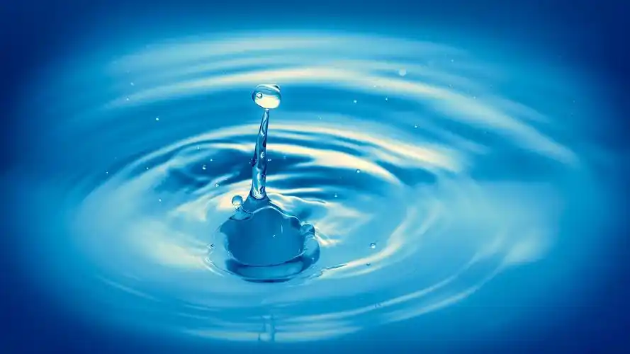 绝美水滴泛起涟漪的一瞬间图片壁纸_唯美图片_精品库